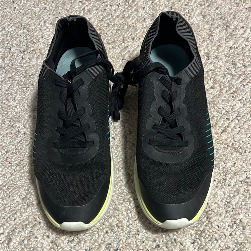 Vionic Black and Blue Sneakers Modern Design